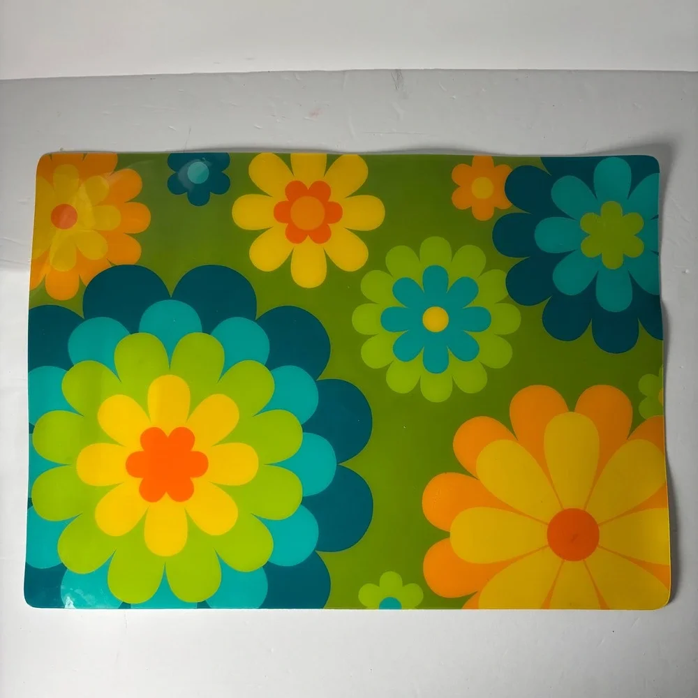 Retro Groovy Floral Daisy Placemats Set of 4 13x18 Green Blue Plastic  Flower